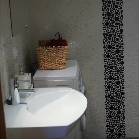 Komeedi Apartment *